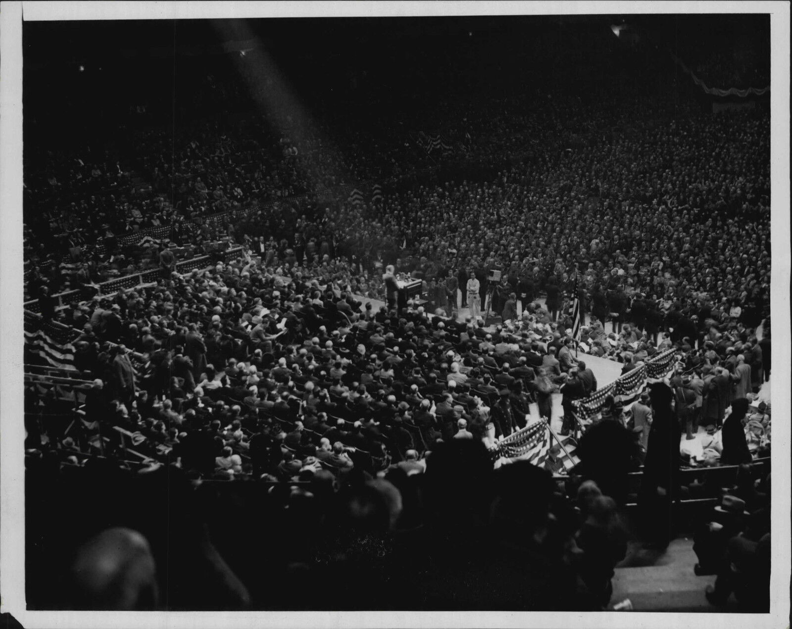 President Roosevelt on Campaign Trail in Madison Square Garden 1940 Press Photo Poster painting