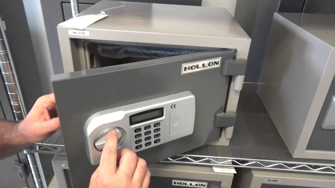 Hollon HS-310E Electronic Wall Safe