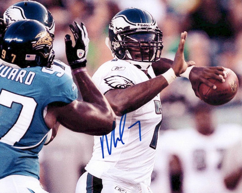 Michael Vick Signed Autographed Glossy 8x10 Photo Poster painting Philadelphia Eagles - COA Matching Holograms