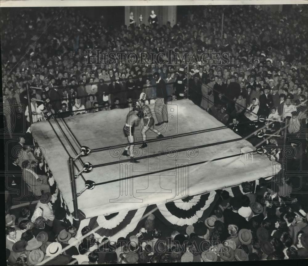 Press Photo Poster painting Heavyweight champion boxer Ezzard Charles referees boxing bout