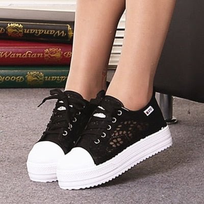 New Women Shoes 2020 Fashion Summer Casual Ladies Shoes Cutouts Lace Canvas Hollow Breathable Platform Flat Shoes Woman Sneakers
