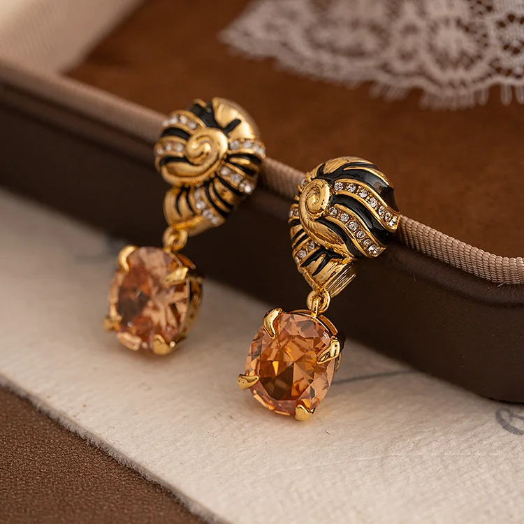 Vintage zircon conch stud earrings