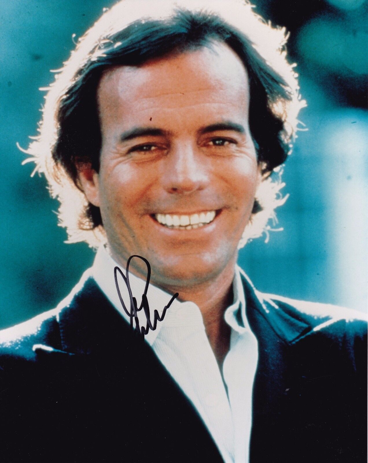 Julio Iglesias autographed 8x10C609