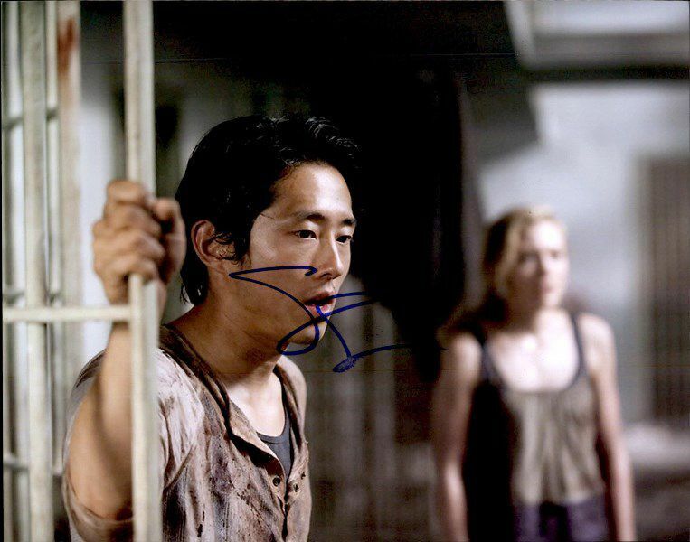 Steven Yeun authentic signed celebrity 8x10 Photo Poster painting W/Cert Autographed 2616a