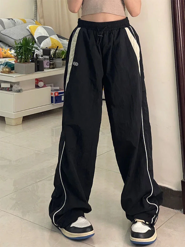 Brownm baggy oldschool sweatpants with contrast piping