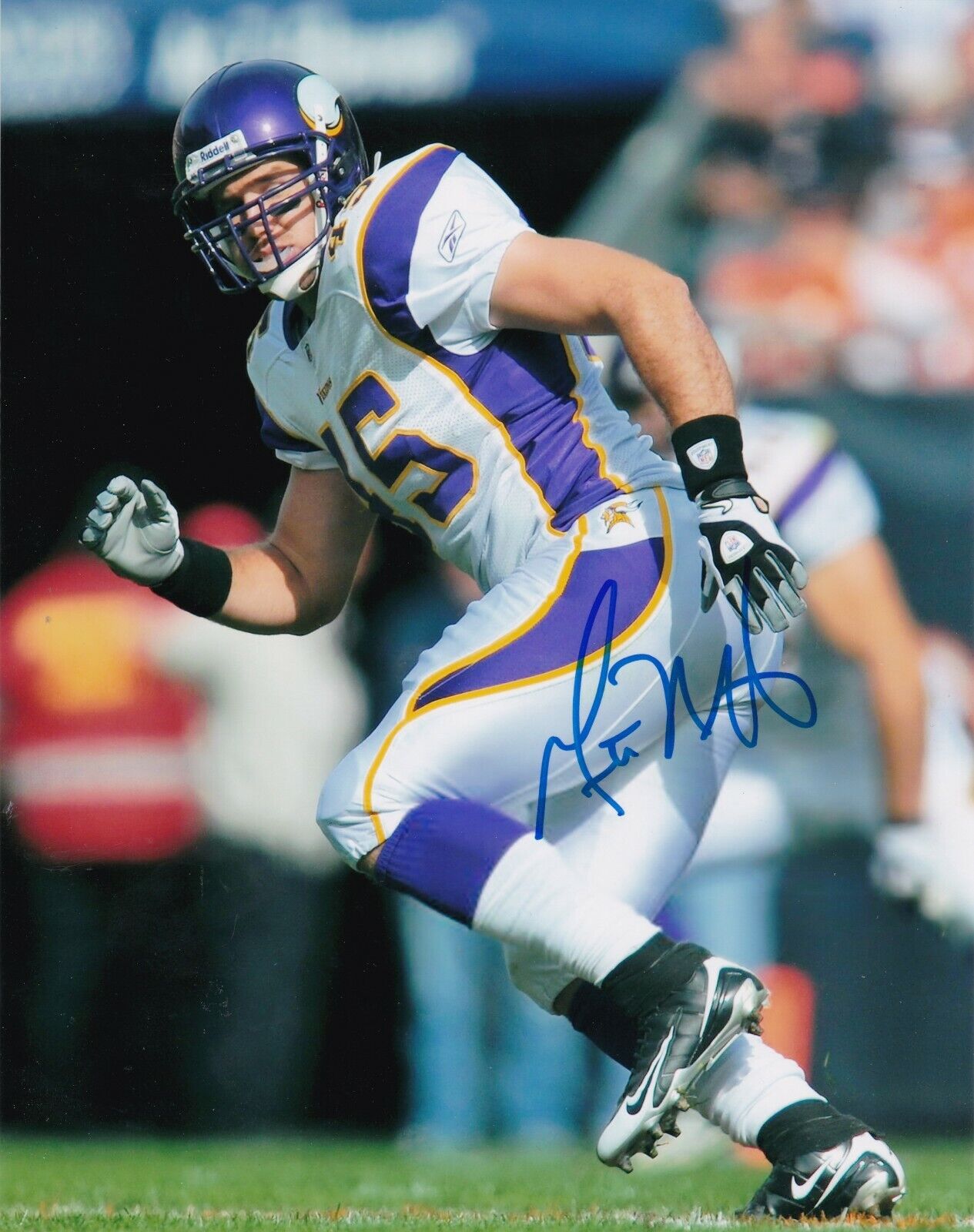 GARRETT MILLS MINNESOTA VIKINGS ACTION SIGNED 8x10