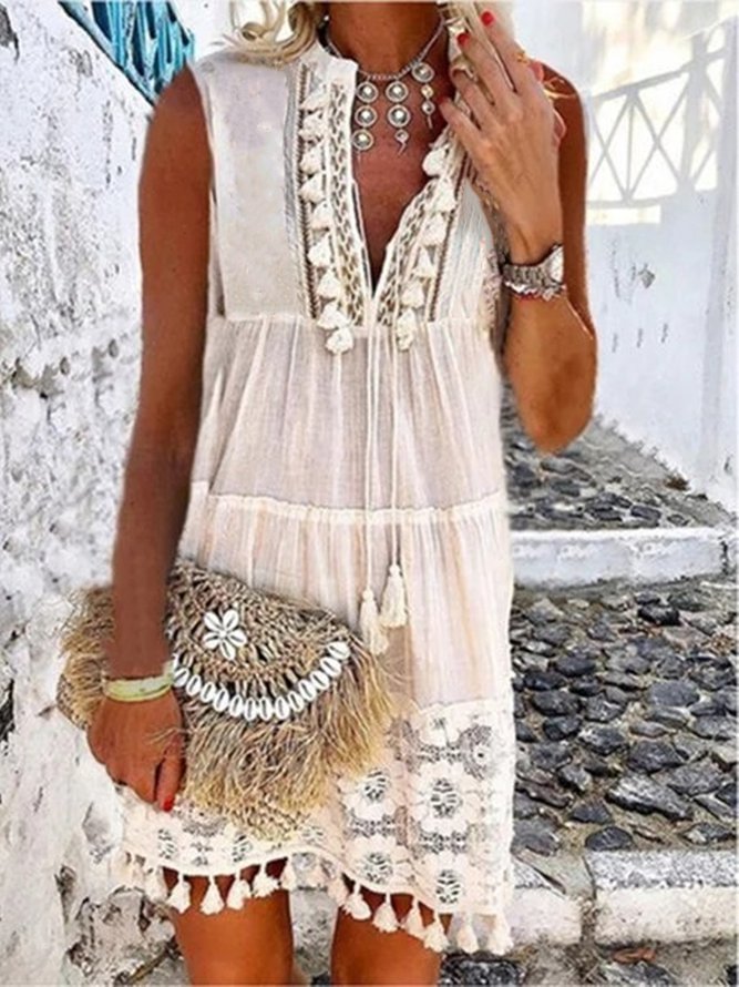 Holiday V-neck Laser-cut Sleeveless Dress Zaesvini