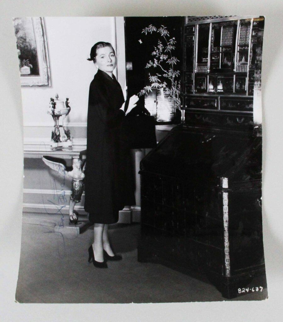 Joan Fontaine Signed Photo Poster painting - COA JSA