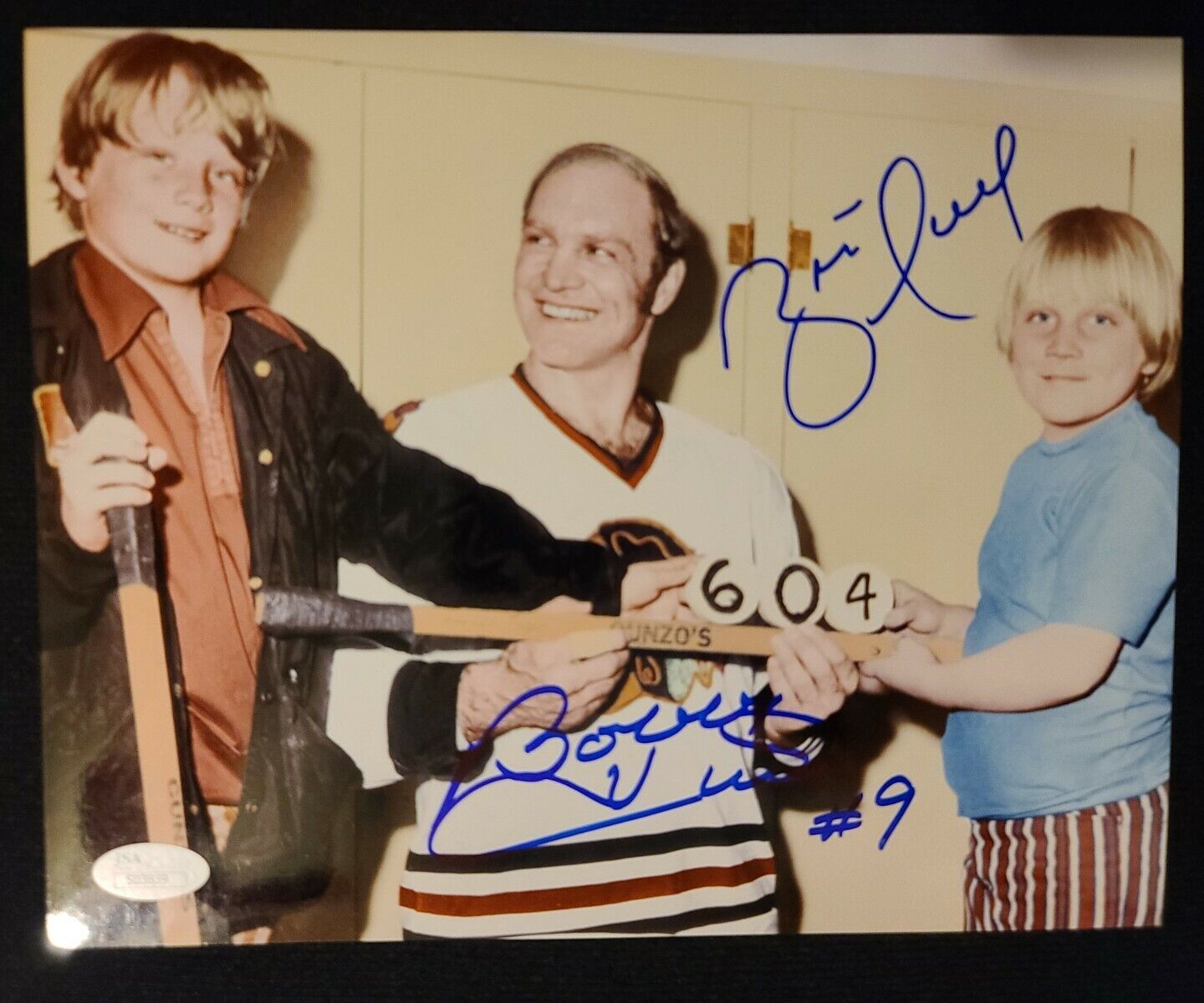 BOBBY HULL & BRETT HULL Signed BLACKHAWKS 8X10 - JSA/COA HOF