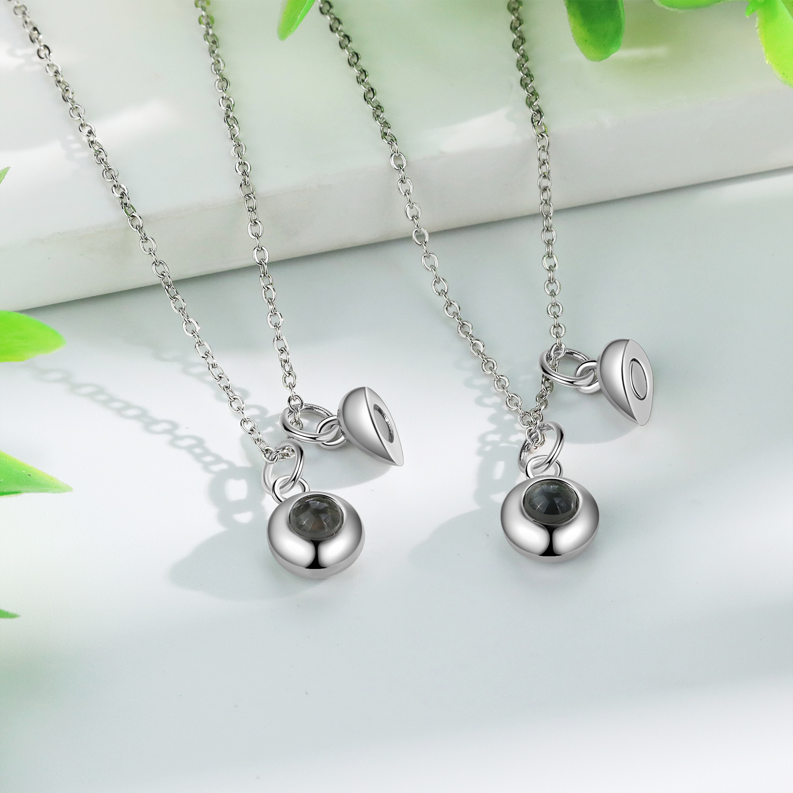 coppia di Collana con un ciondolo cuore magnetico di proiezione foto personalizzata per coppia