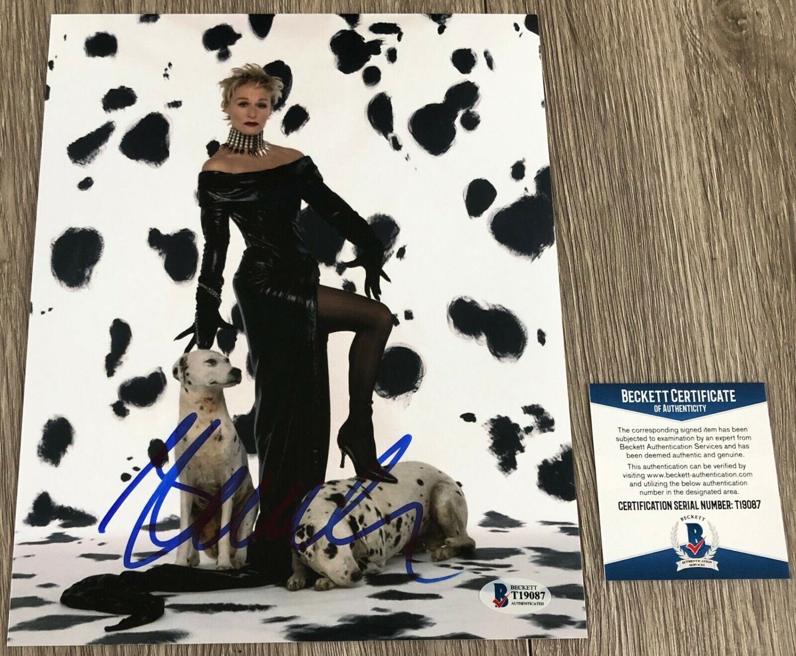 GLENN CLOSE SIGNED 101 DALMATIANS 8x10 Photo Poster painting w/EXACT PROOF & BECKETT BAS COA