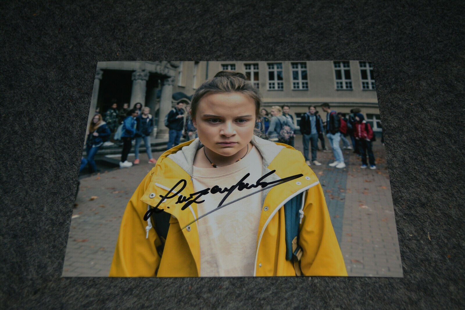 LENA URZENDOWSKY signed autograph In Person 8x10 20x25 cm NETFLIX DARK