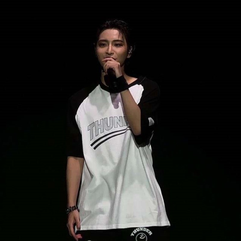 ATEEZ THE FELLOWSHIP : BREAK THE WALL ASIA THUNDER T-shirt