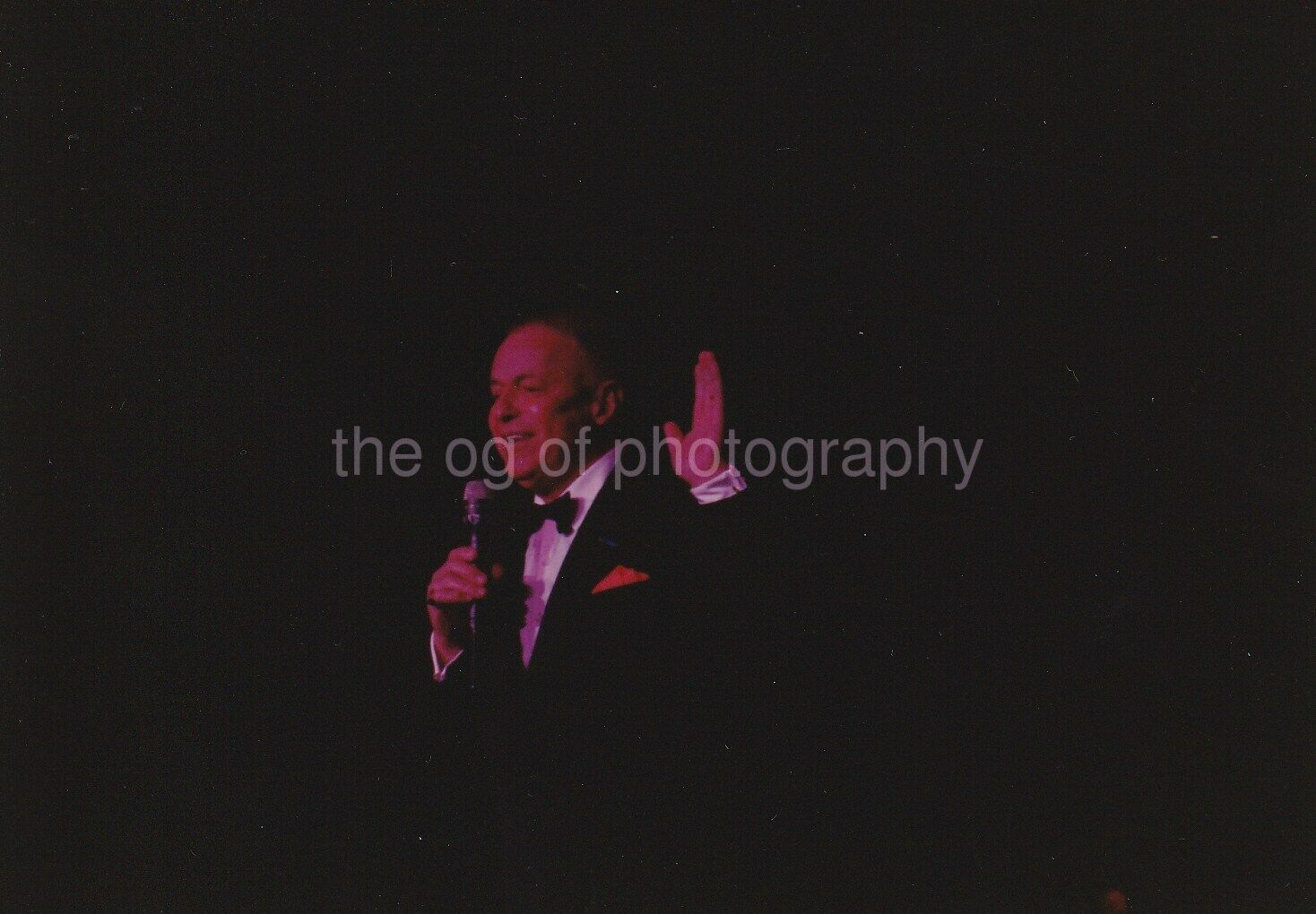 FRANK SINATRA IN CONCERT Found Photo Poster painting COLORTHE VOICE Singer 94 4 F