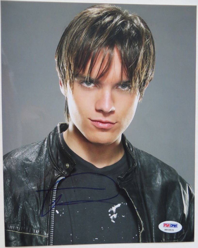 Thomas Dekker Signed Authentic Autographed 8x10 Photo Poster painting (PSA/DNA) #H83831