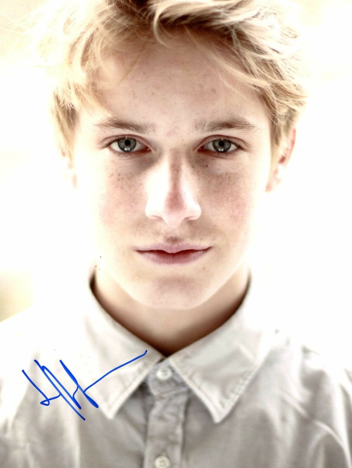 Louis Hofmann ACTOR Series `DARK` autograph, IP signed Photo Poster painting