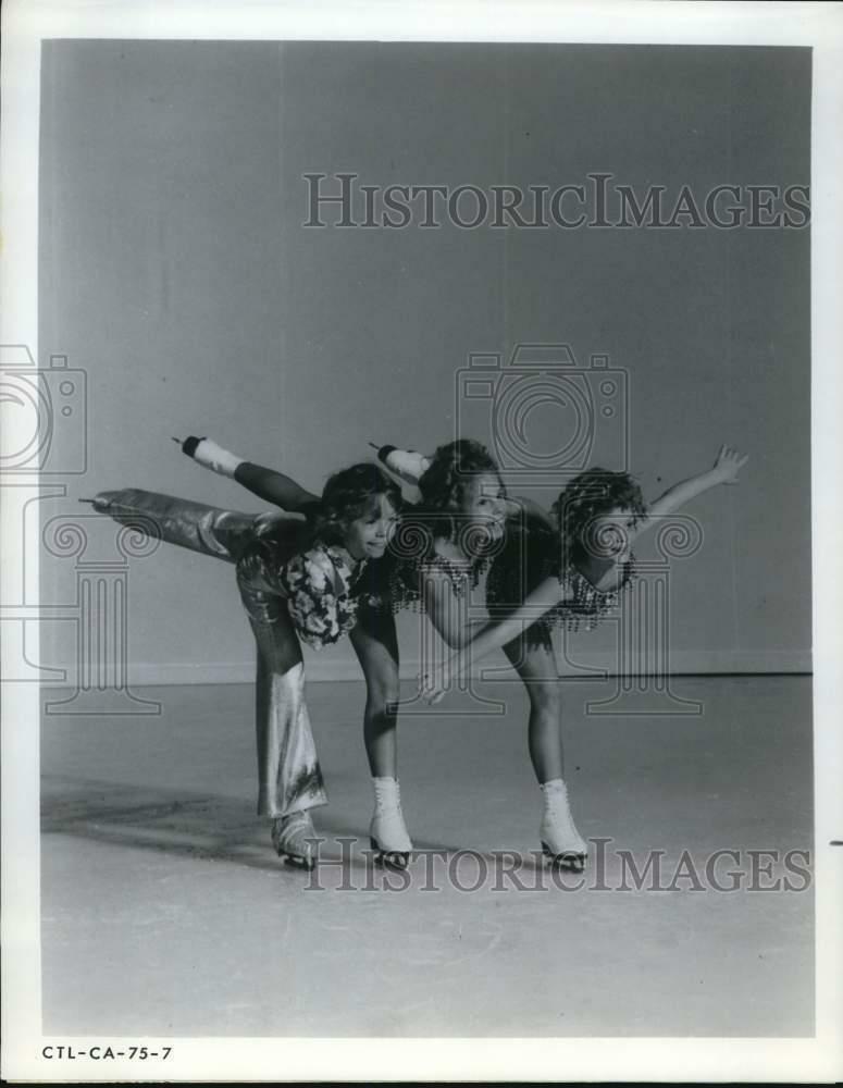 Press Photo Poster painting The Fabulous Fenton Family, a tiny trio to perform in Ice Capades