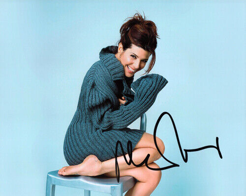 Autographed Photo Poster painting Marisa Tomei Signed 8 x 10