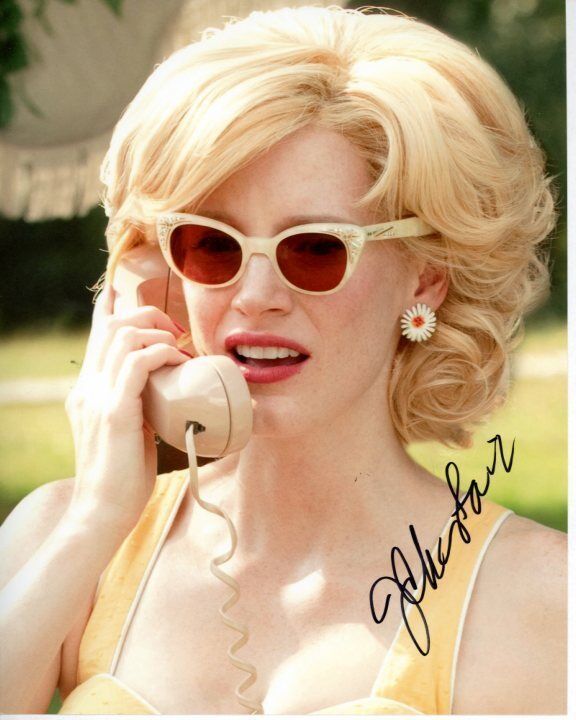 JESSICA CHASTAIN Signed Autographed THE HELP CELIA FOOTE Photo Poster painting