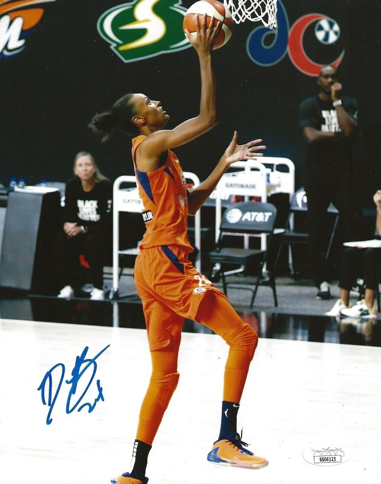 DeWanna Bonner signed Connecticut Sun 8x10 Photo Poster painting autographed JSA