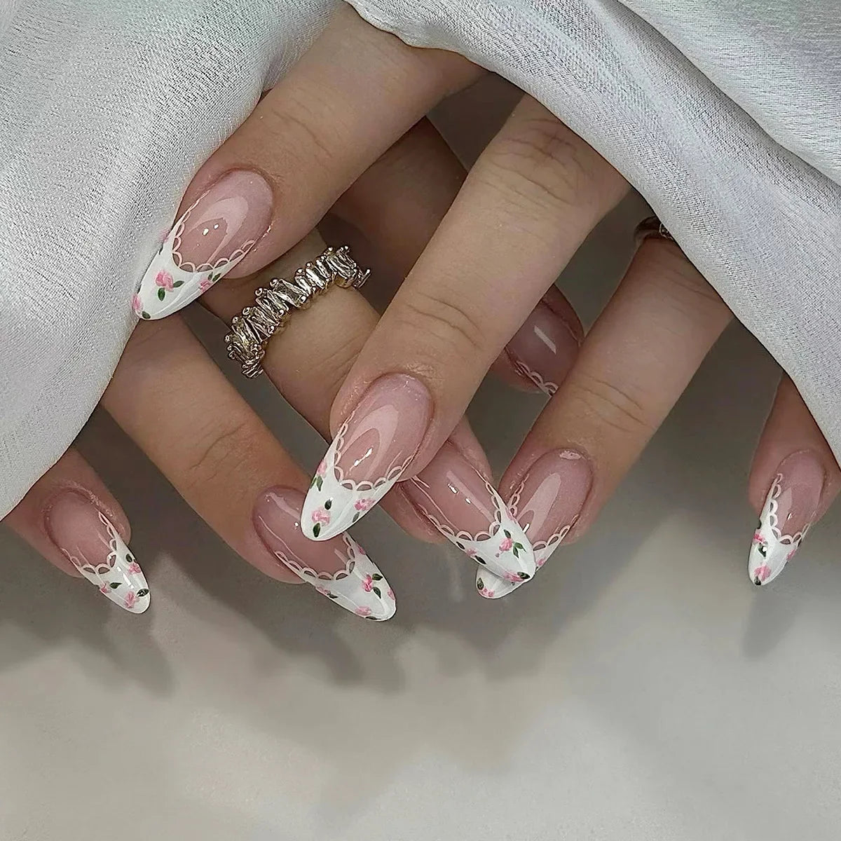 Aiertu 24pcs Vintage Cute Strawberry Fake Nail Girls Weable Romantic White Lace Decor False Nail Patch Detachable Almond Press on Nails aiertu