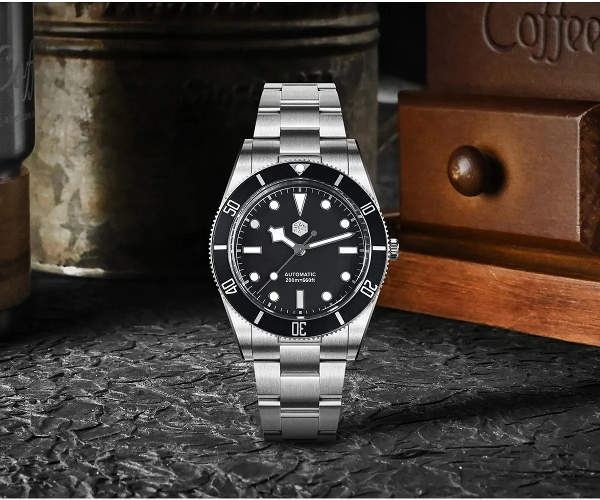 SN0138 — 37mm Retro Diver watch