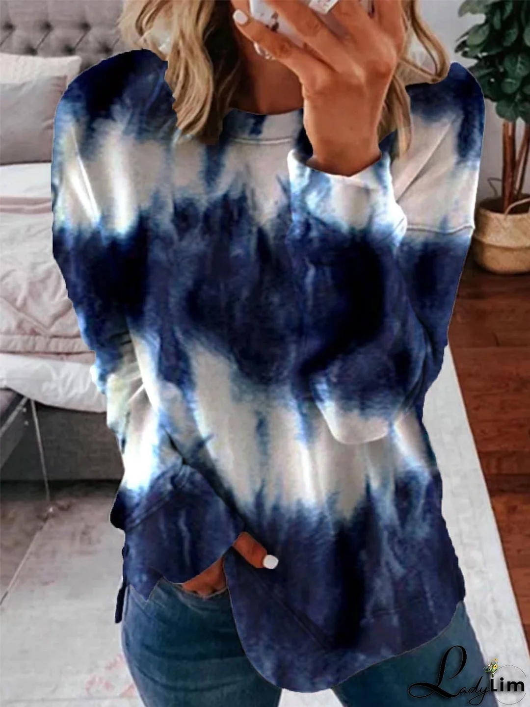 Fashionable and Minimalist winter garment