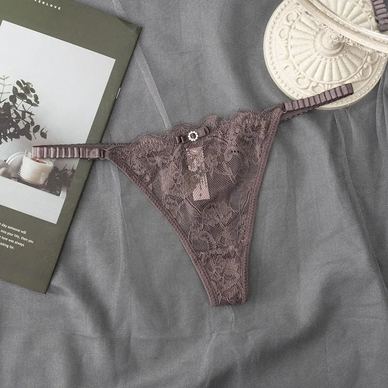 European Style Thong Sexy Lace Panties Low Waist Seamless Fashion Hollow Out G-Gtring Women' Transparent T Pants Female Lingerie