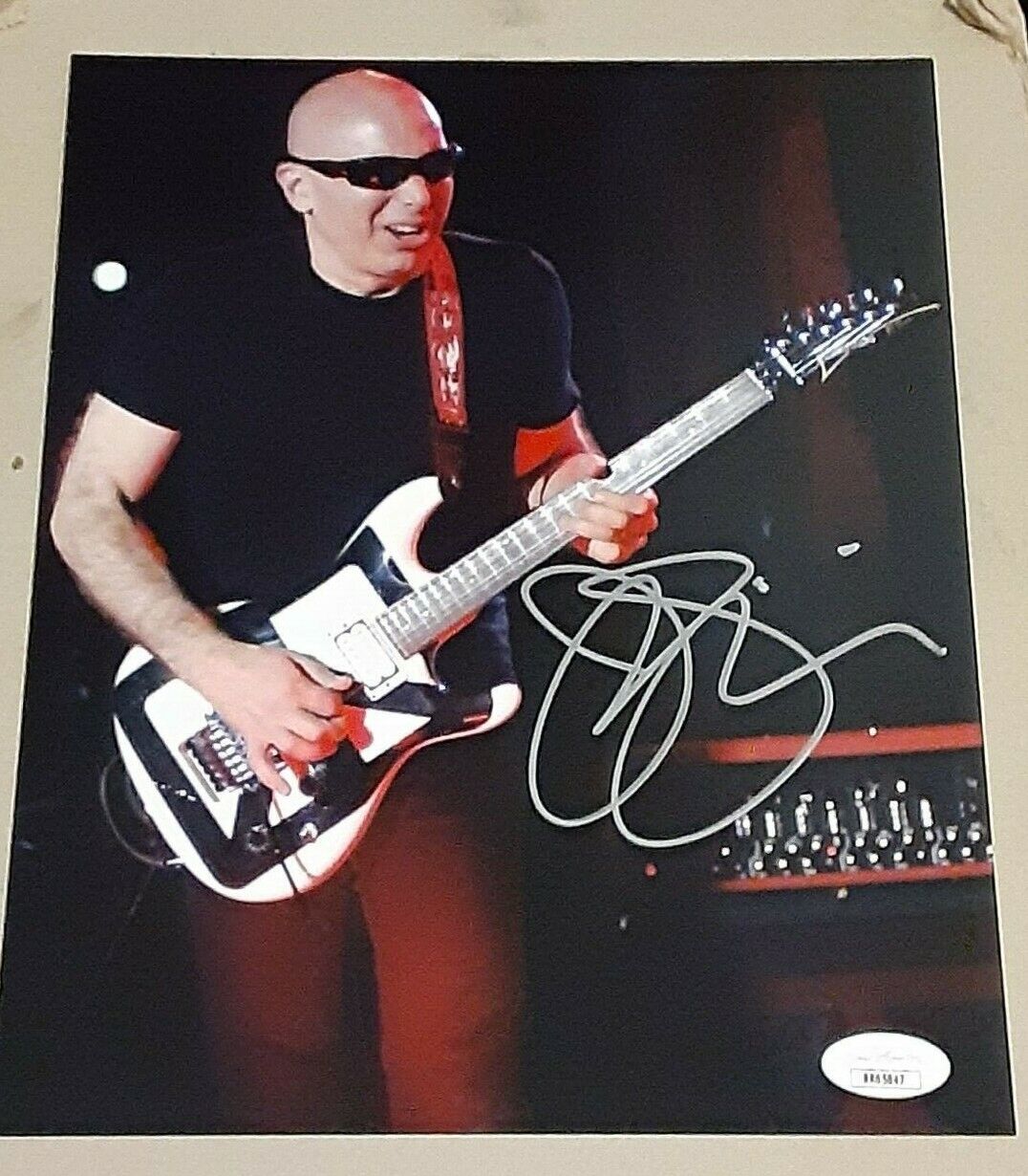 JOE SATRIANI GRAMMY AWARD WINNING GUTARIST SIGNED AUTOGRAPHED 8X10 Photo Poster painting JSA/COA