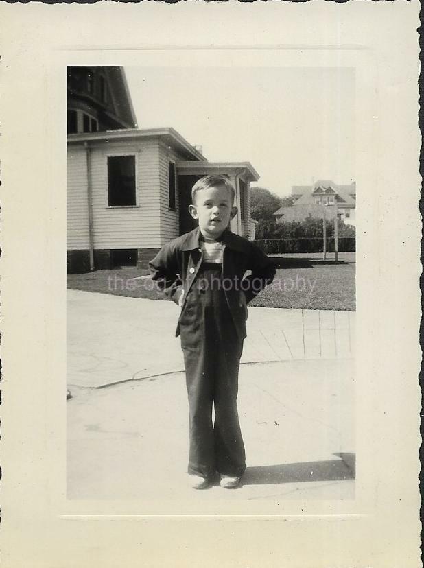 Vintage FOUND Photo Poster paintingGRAPH bw 1940'S BOY Original Snapshot JD 19 31 F