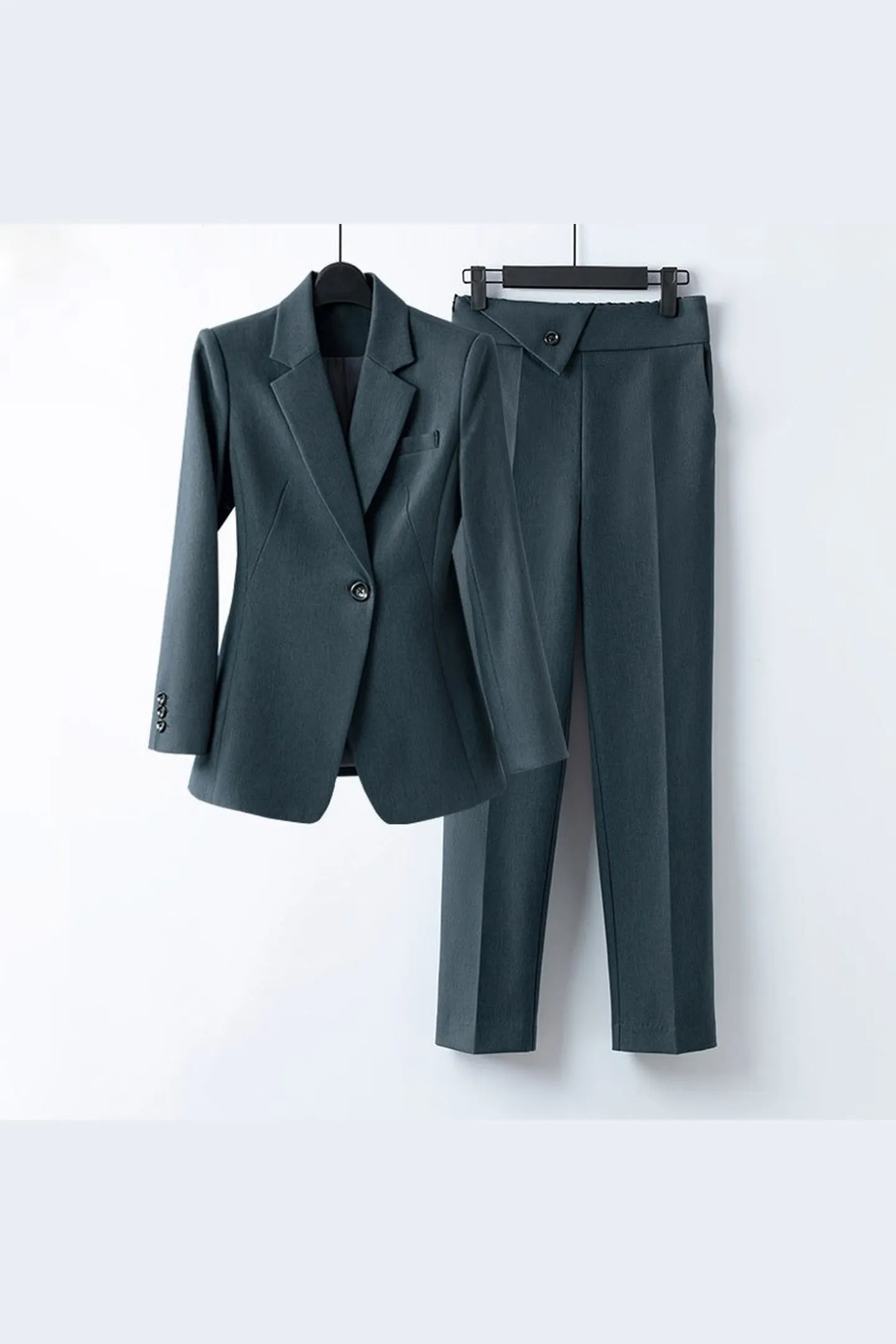 Women's Tailored Trouser Suit &ndash; Sculpted Two-Piece Power Dressing