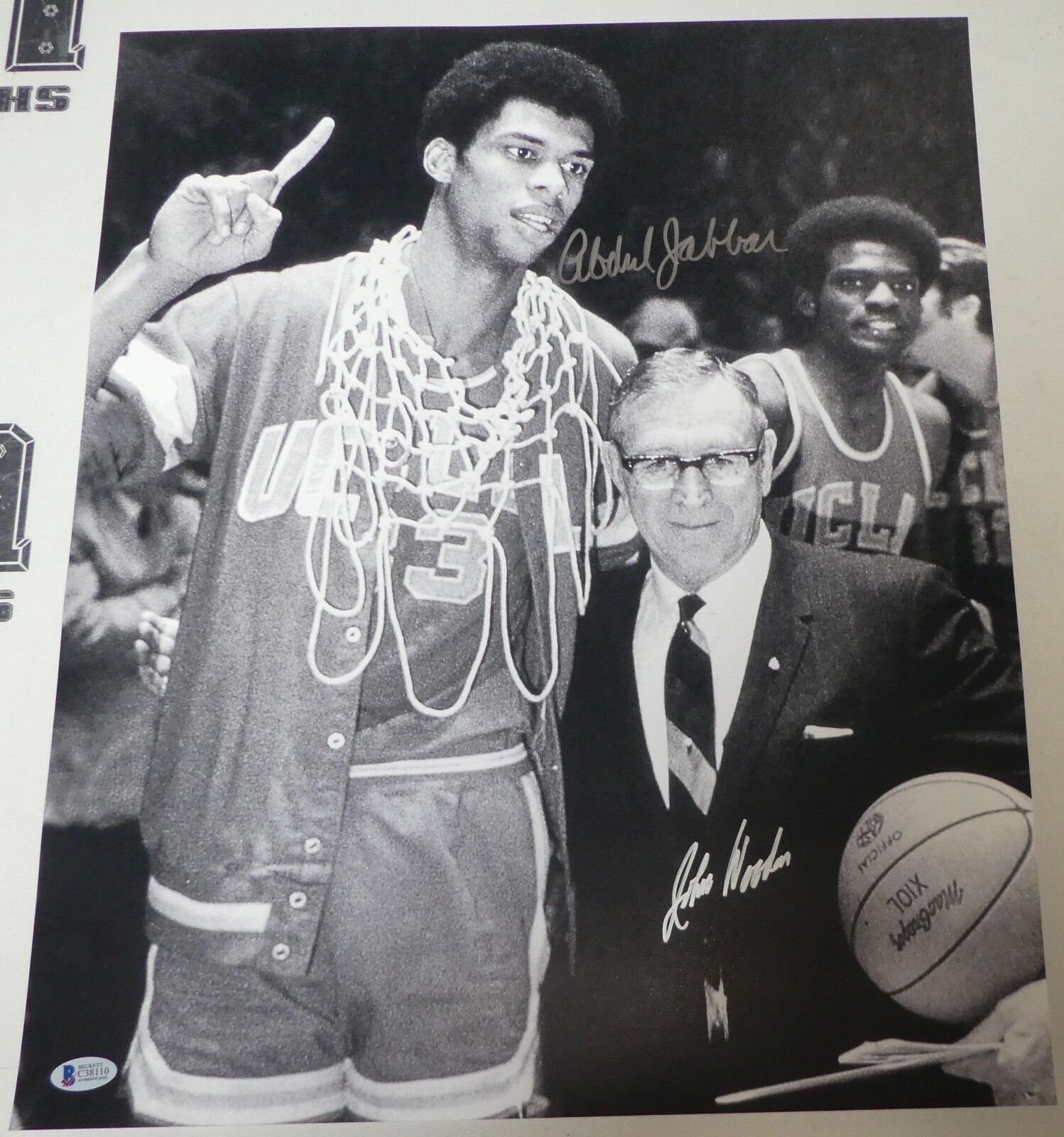 John Wooden & Kareem Abdul-Jabbar Signed '69 UCLA Basketball 16x20 Photo Poster painting BAS COA