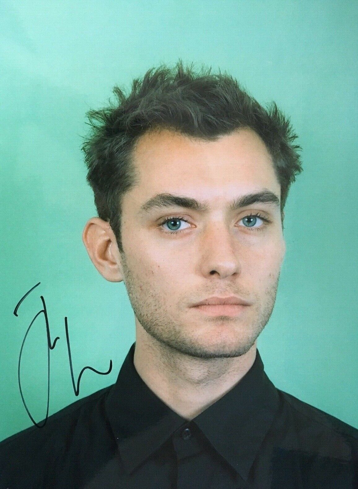 JUDE LAW - POPULAR BRITISH ACTOR - EXCELLENT SIGNED Photo Poster paintingGRAPH