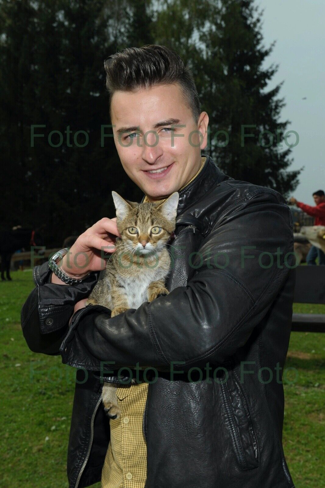 Andreas Gabalier mit Katze Musik Foto 20 x 30 cm ohne Autogramm (Be-82