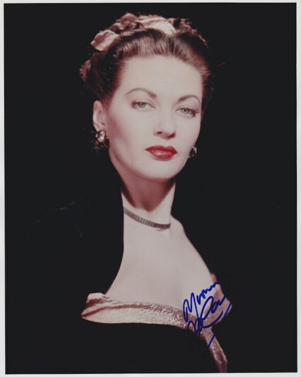 Yvonne De Carlo signed 8x10 Photo Poster painting In-person