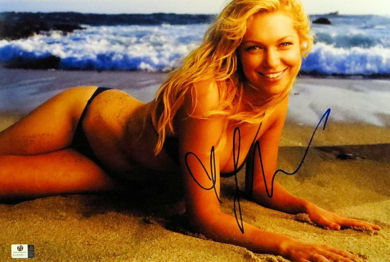 Laura Prepon Signed Autographed 10X15 Photo Poster painting That 70s Show Sexy in Sand GV830611