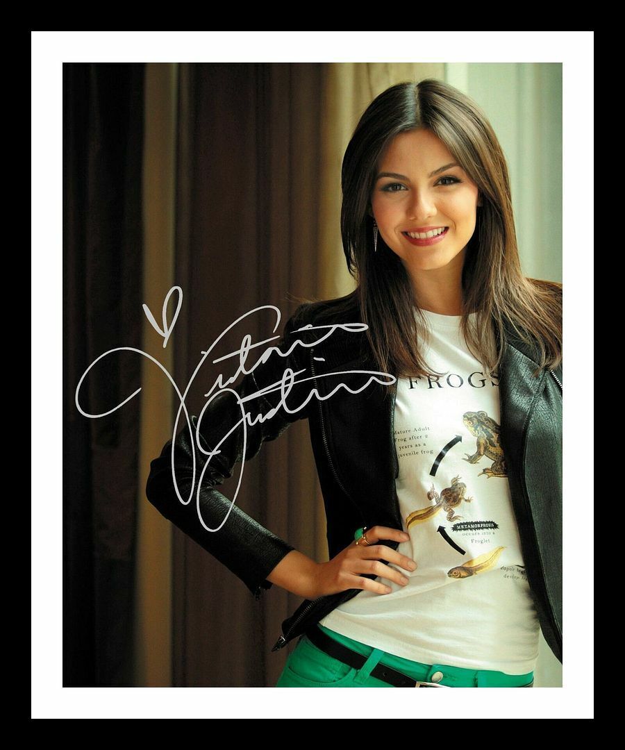 Victoria Justice Autograph Signed & Framed Photo Poster painting 5