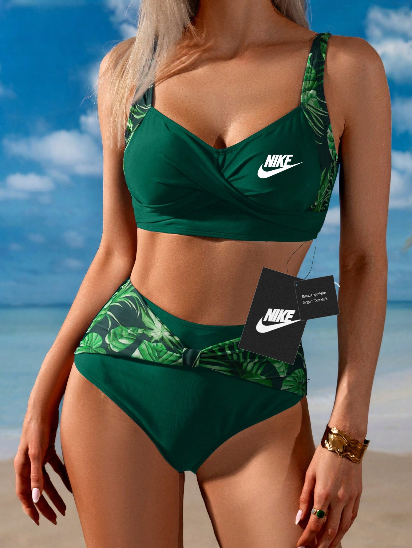 Novo conjunto de maiô com estampa tropical