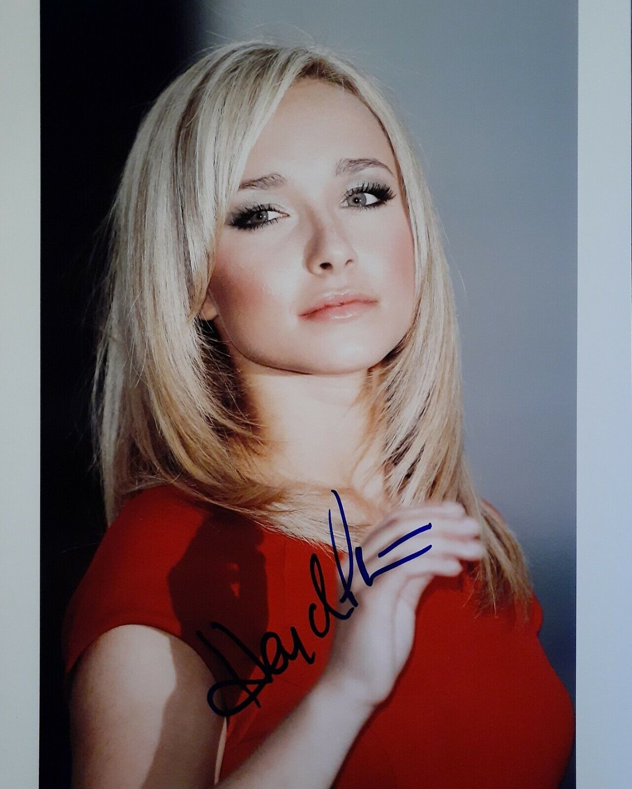 Hayden Panettiere signed 8x10