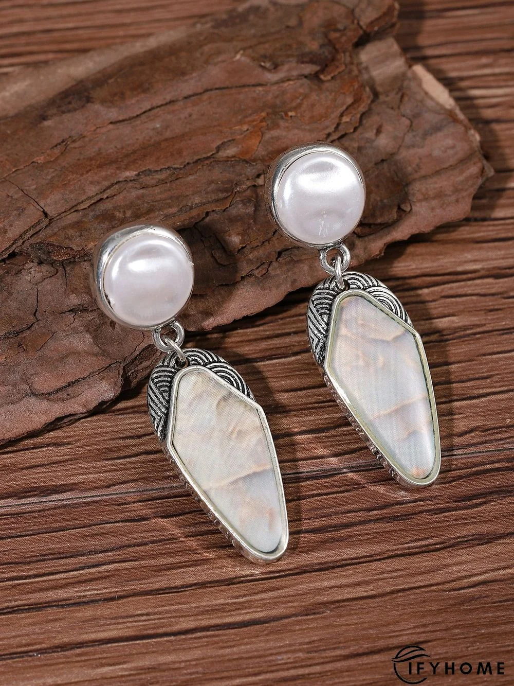 Silver Pearl Inlaid Shell Cropped Earrings Casual Everyday Commuter Jewelry | IFYHOME