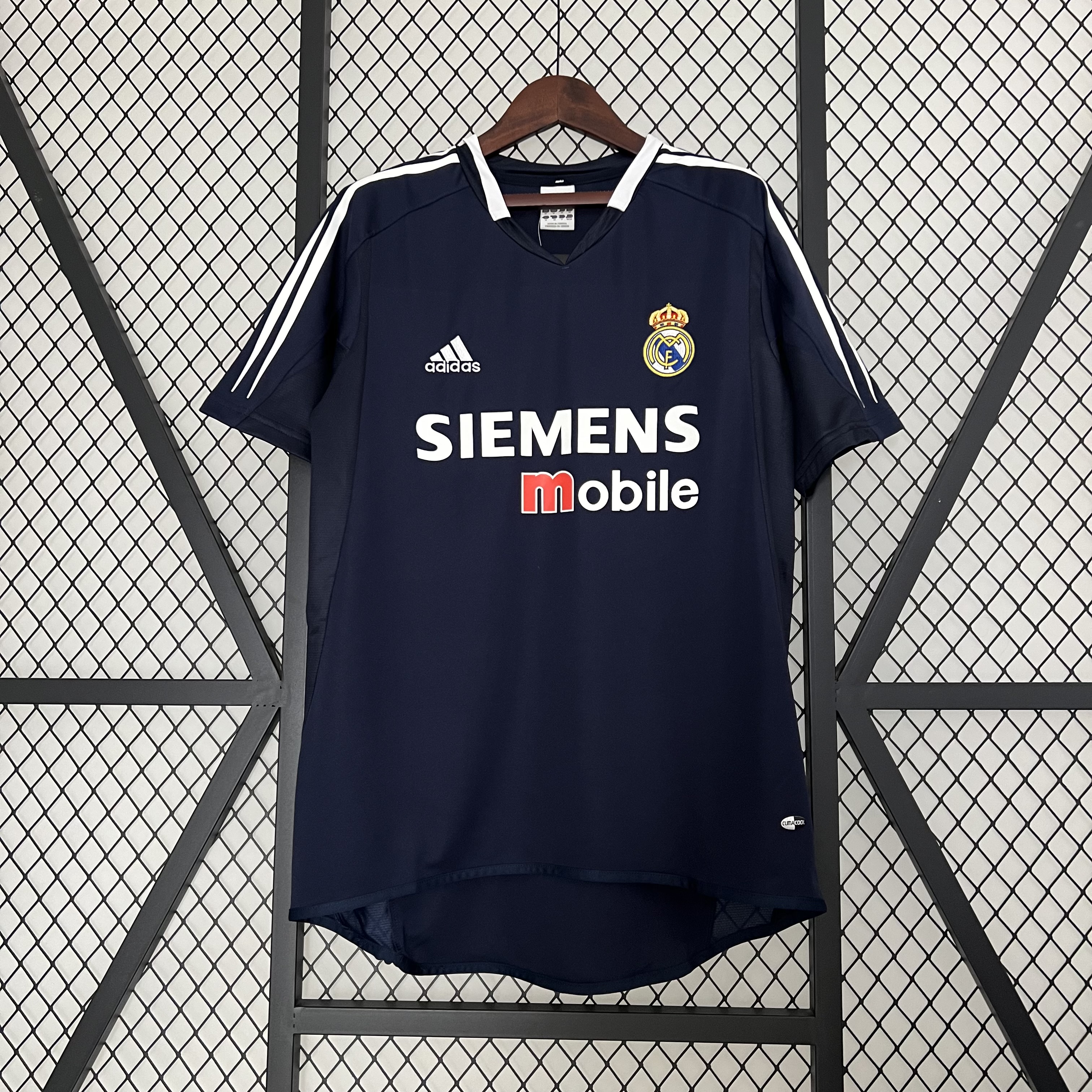 Retro Real Madrid 04-05 Away Stadium Jersey