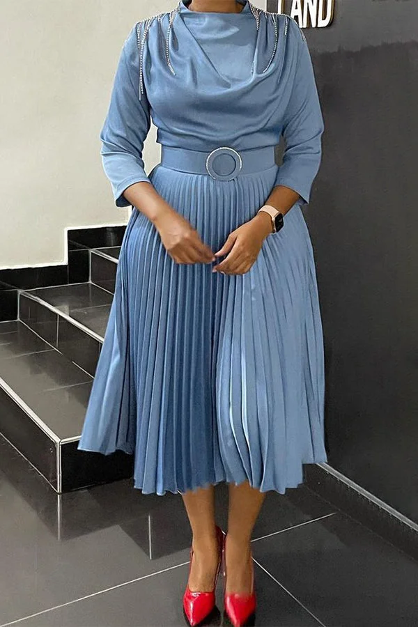 Elegant and Fashionable Solid Color Pleated Dress