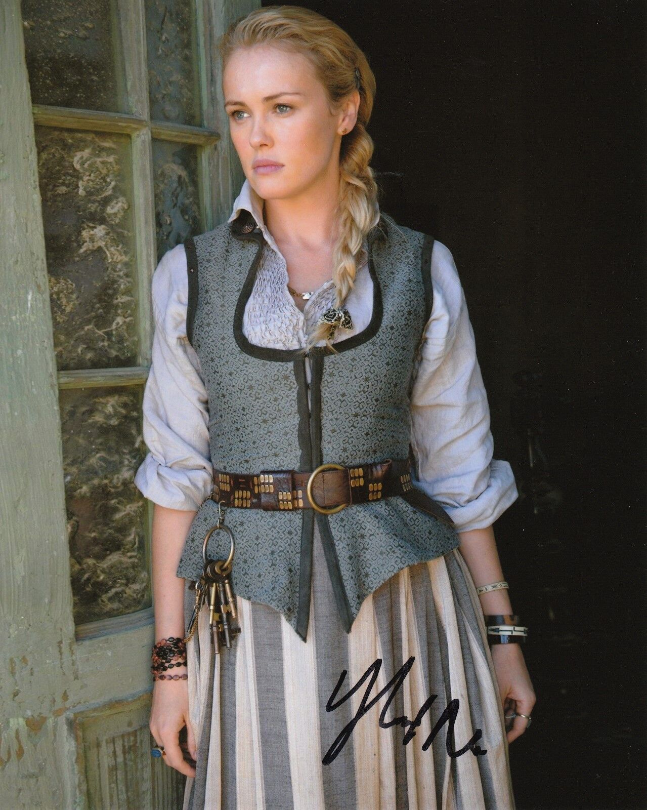 Hannah New ‘Black Sails’ Autographed 8x10 Photo Poster painting with CoA & Signing Details