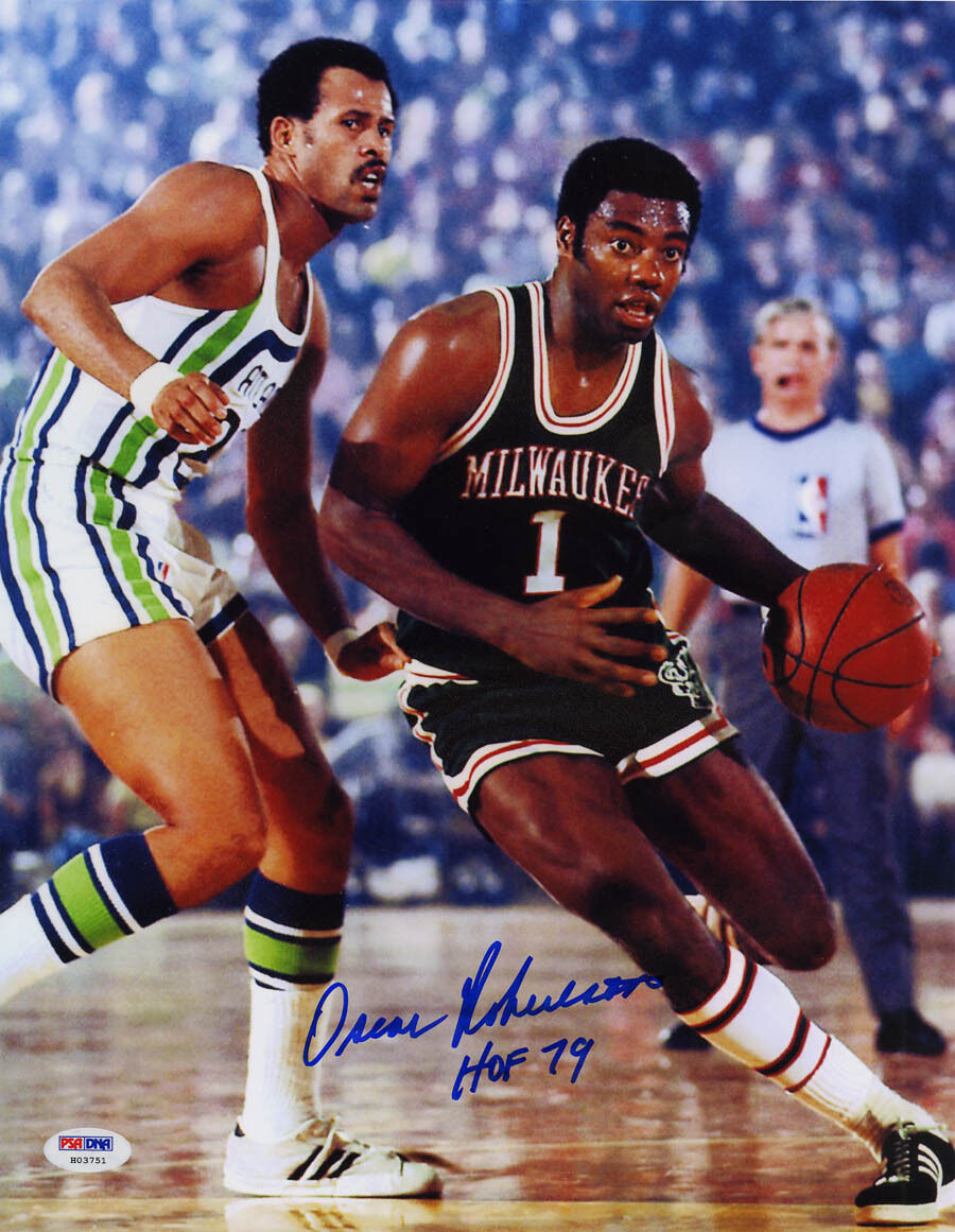 Oscar Robertson SIGNED 11x14 Photo Poster painting + HOF 79 FULL SIGNATURE PSA/DNA AUTOGRAPHED