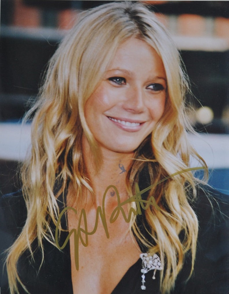 GWENITH PALTROW 8x10 wCOA