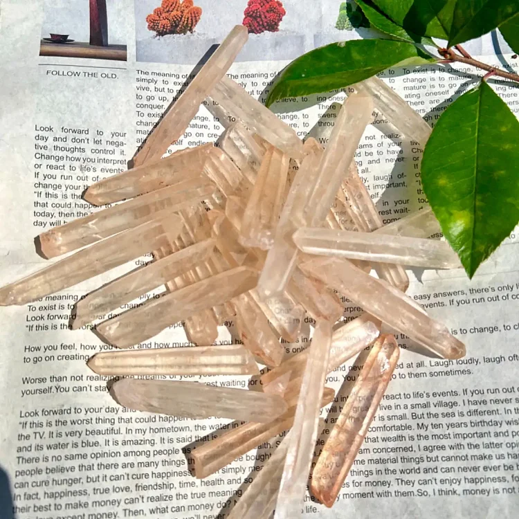 Europe and America Cross Border Natural Crystal White Crystal Vug Transparent Ornaments Decorations High Transparent Gift Collection Original Wholesale