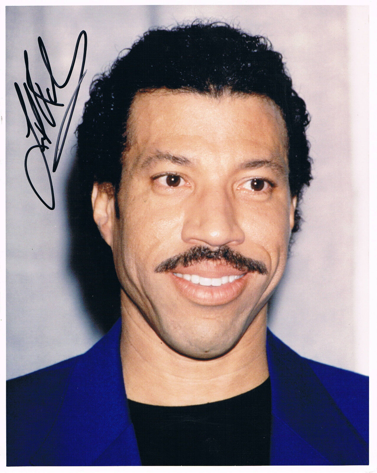 Lionel Richie 1949- genuine autograph IN PERSON signed 8x10