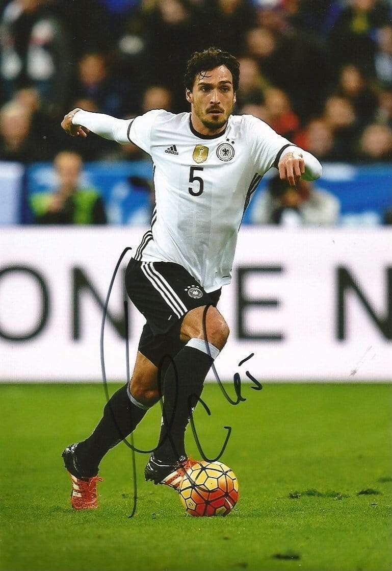 Mats Hummels SOCCER autograph, In-Person signed Photo Poster painting