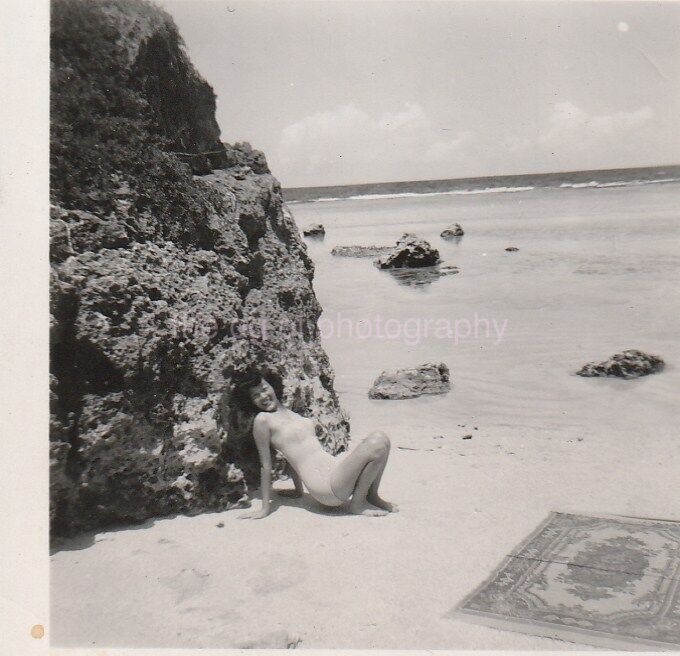 SWIMSUIT POSE Pretty Woman At The BEACH Found Photo Poster painting b + w Original LADY 812 15 S