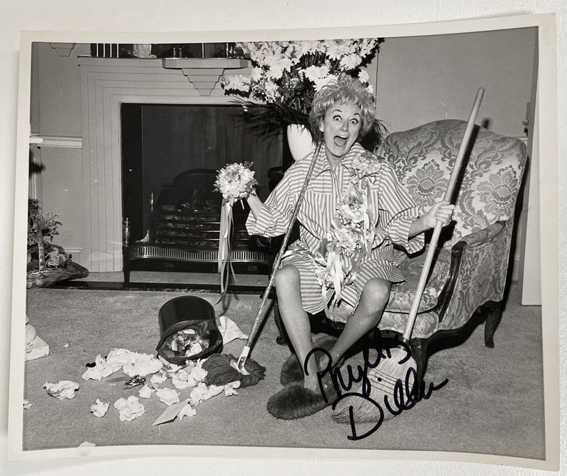 Phyllis Diller (d. 2012) Signed Autographed Glossy 8x10 Photo Poster painting - COA Matching Holograms